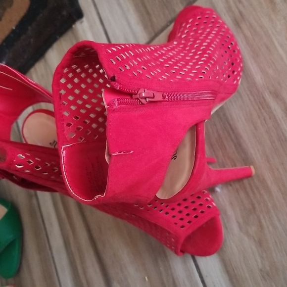 Red booties - Picture 3 of 4